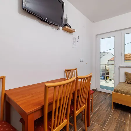 Idyllisches Studio-apartment Mit Meerblick, Privatparkplatz, Klima, Wifi דירה *