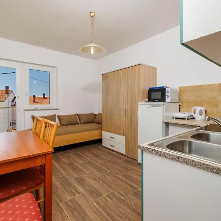 דירה Idyllisches Studio-apartment Mit Meerblick, Privatparkplatz, Klima, Wifi קריקווניצה