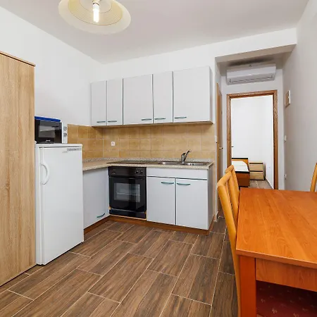 Idyllisches Studio-apartment Mit Meerblick, Privatparkplatz, Klima, Wifi Lejlighed