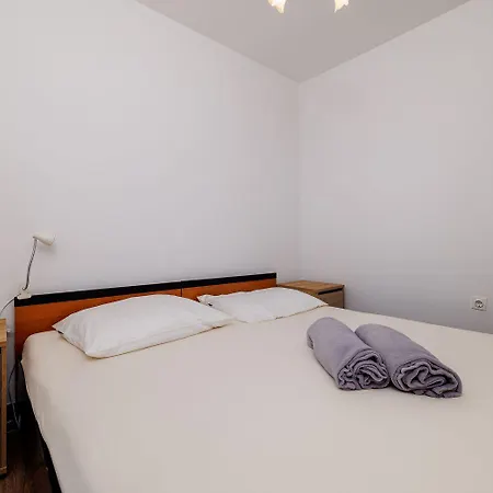 Idyllisches Studio-apartment Mit Meerblick, Privatparkplatz, Klima, Wifi * 茨里克韦尼察