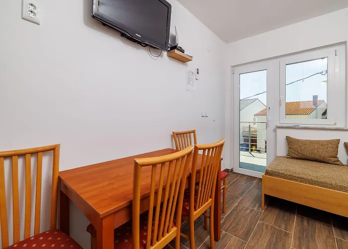 Idyllisches Studio-apartment Mit Meerblick, Privatparkplatz, Klima, Wifi דירה *