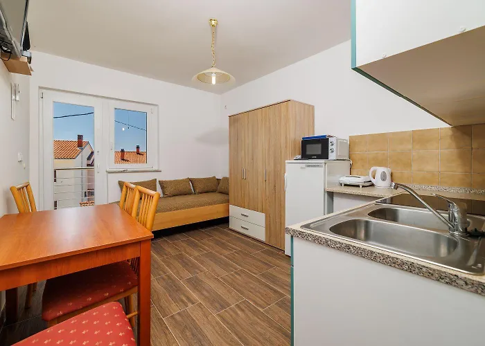 דירה Idyllisches Studio-apartment Mit Meerblick, Privatparkplatz, Klima, Wifi קריקווניצה