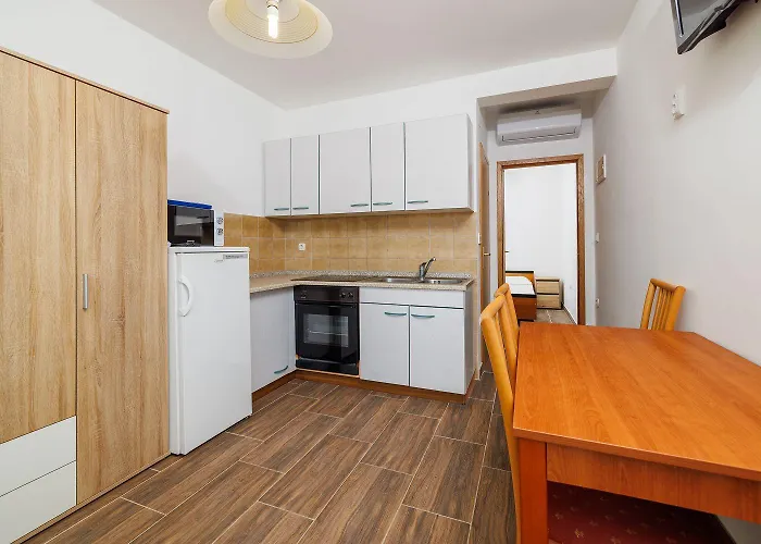 Idyllisches Studio-apartment Mit Meerblick, Privatparkplatz, Klima, Wifi Lejlighed