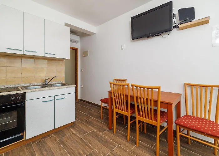 Idyllisches Studio-apartment Mit Meerblick, Privatparkplatz, Klima, Wifi דירה קריקווניצה
