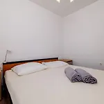 Idyllisches Studio-apartment Mit Meerblick, Privatparkplatz, Klima, Wifi * Crikvenica