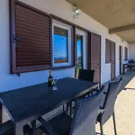Apartmán Idyllisches Studio-apartment Mit Meerblick, Privatparkplatz, Klima, Wifi Crikvenica